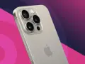 En silverfärgad iPhone med en imponerande trippelkamera, perfekt för att fånga dina bästa ögonblick. Den här iPhone med bra kamera är redo att dokumentera allt.