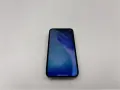 En iPhone med kinesiska tecken på skärmen. För att hitta ditt iPhone serienummer, kolla under inställningar.