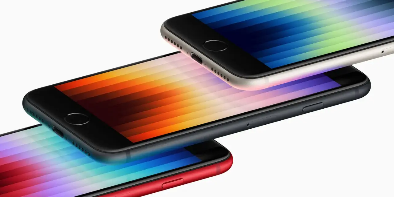 Tre iPhones i olika färger, alla med hemknapp, staplade på varandra.