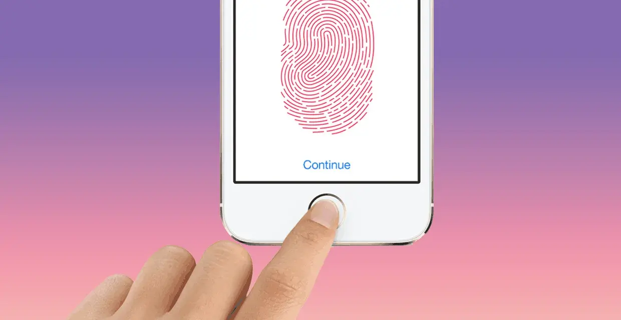 En finger placeras på hemknappen för att aktivera touch ID.