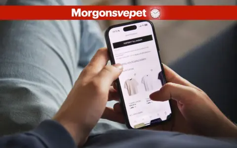 Person använder mobil för att handla kläder, ser information om returer och apple återbetalning.