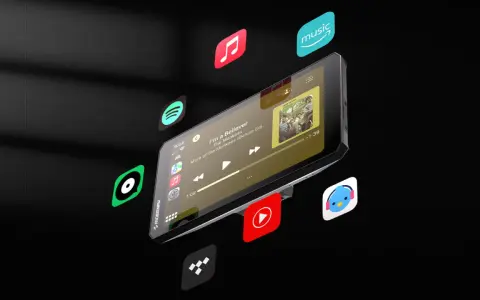 Bilskärm med Apple CarPlay och Bluetooth. Musikappar som Spotify och Amazon Music flyter runt skärmen.