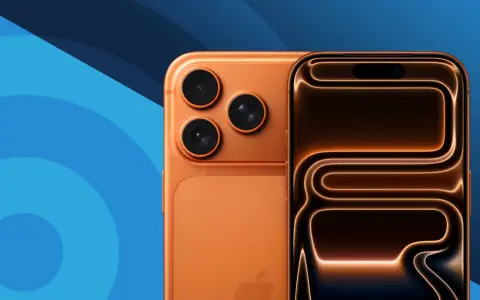 Två orangea iPhones, en med tre kameror och en med en dynamisk ö som visar en glödande design. Perfekt för dig som vill ha ett mobil med bra batteritid.