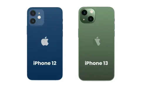 Jämförelse av iPhone 12 och 13. Den blå iPhone 12 har två kameror, medan den gröna iPhone 13 har en diagonal kameralinsplacering.