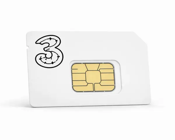 Ett vitt kontantkort med Tre-logotypen och ett guldfärgat chip. Perfekt för dig som vill ha flexibilitet med ditt mobilabonnemang.