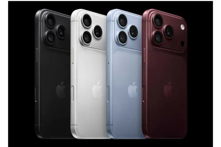 Fyra iPhones i olika färger: svart, vit, blå och vinröd. Den här iPhone 18-serien ser lovande ut.