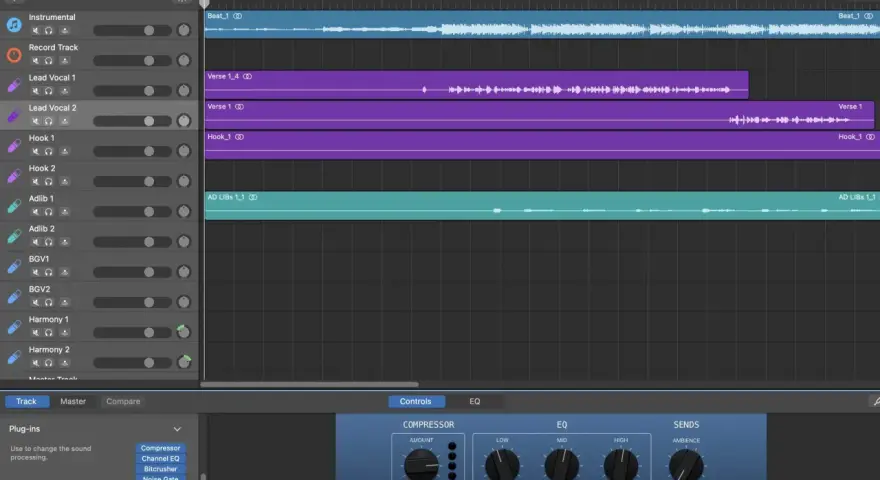 Skapa en ringsignal för iPhone i GarageBand. Spår för beat, sång och adlibs syns. Kontroller för kompressor, EQ och reverb är synliga.