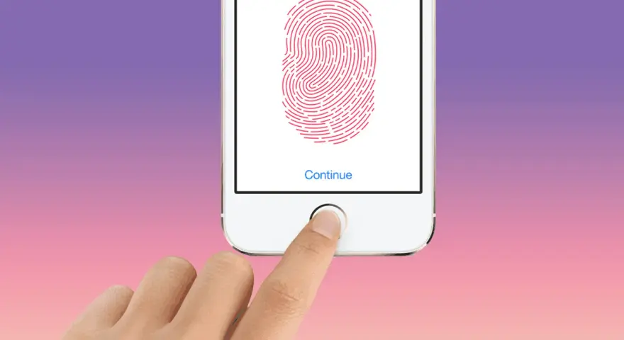 En finger placeras på hemknappen för att aktivera touch ID.