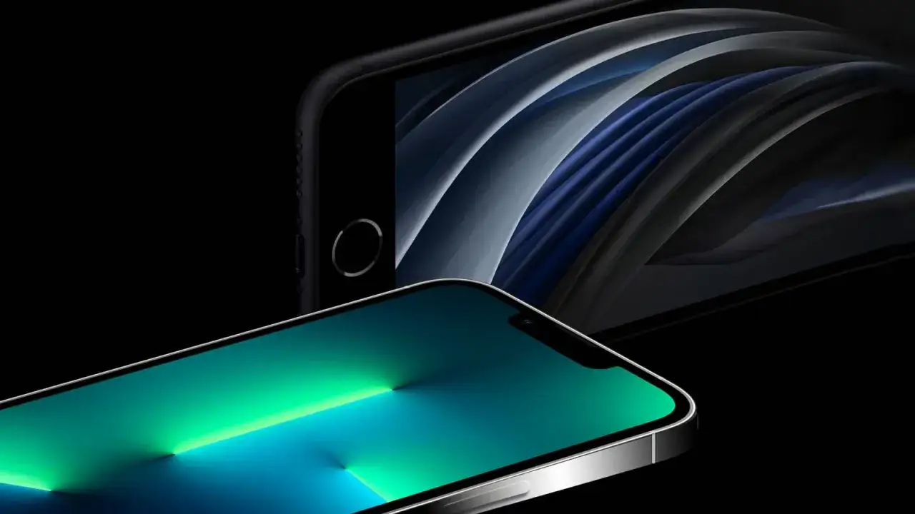 Tv&aring; iPhones i n&auml;rbild, en med hemknapp och en nyare modell.