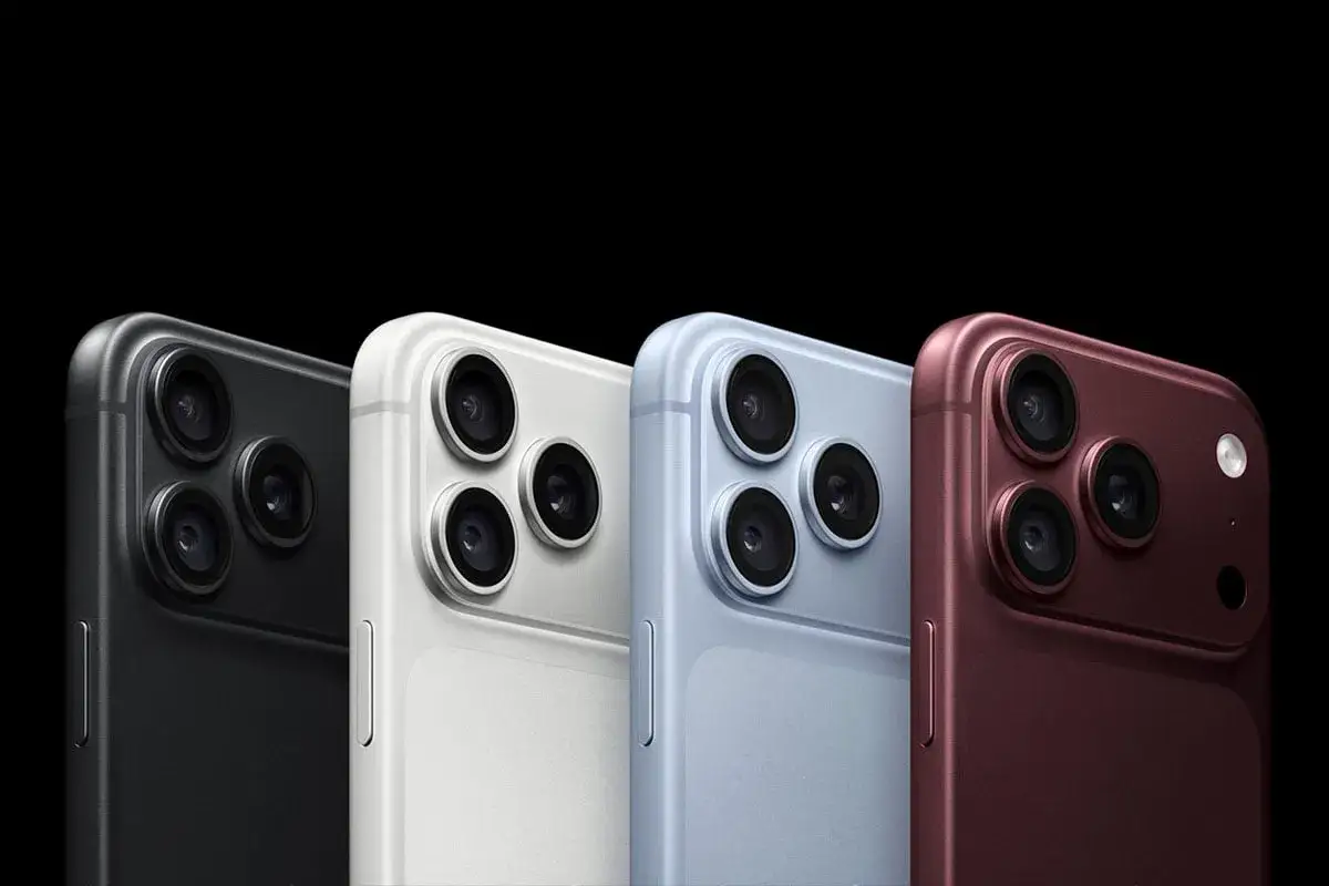 Fyra iPhones i olika färger, med tre kameror på baksidan. Kanske en framtida iPhone 18?