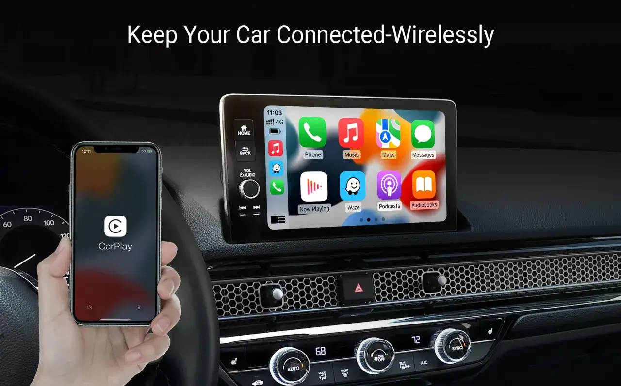 Koppla iPhone till bilen via Bluetooth f&ouml;r tr&aring;dl&ouml;s uppkoppling. CarPlay visas p&aring; bilens sk&auml;rm.